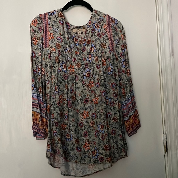 Les Serein, Size Small, Flower Patterned. - Picture 1 of 2